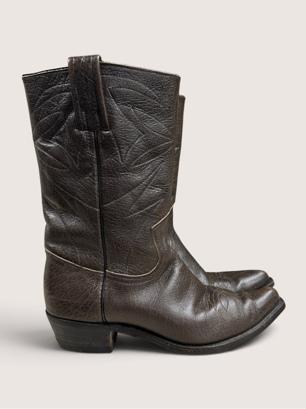 Authentic Frye Classic Brown Leather Boots 
Size 6.5
